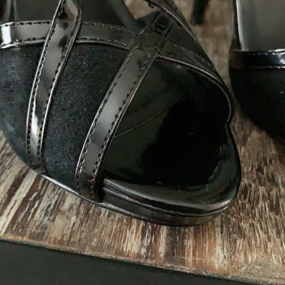 𝅺WHITE HOUSE BLACK MARKET D’Orsay Suede/Patent Heel - Picture 14 of 16